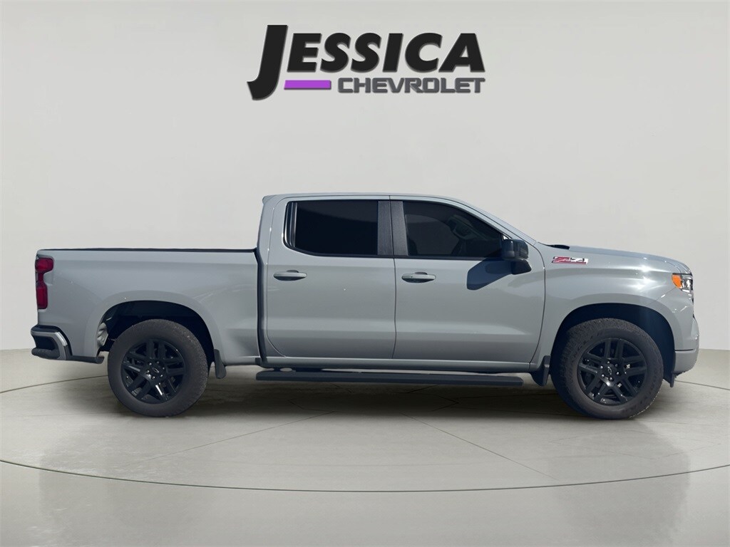 2024 Chevrolet Silverado 1500 RST photo 2
