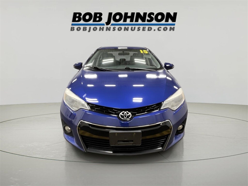 2015 Toyota Corolla L photo 2