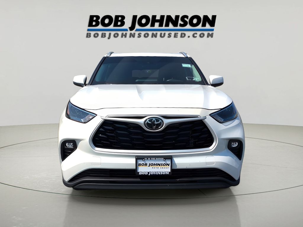 2023 Toyota Highlander L photo 2