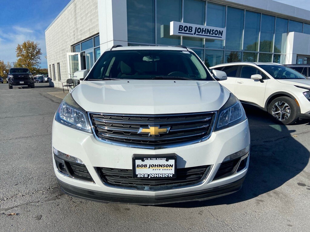 2016 Chevrolet Traverse 1LT photo 2