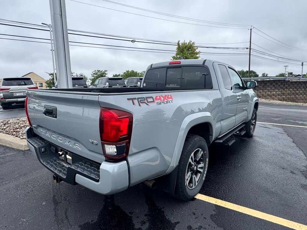 2019 Toyota Tacoma SR5 V6 photo 3