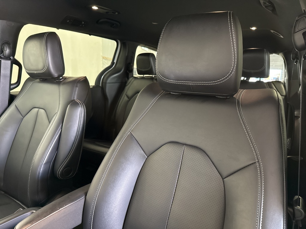 Used 2025 Chrysler Pacifica Select Minivan/Van