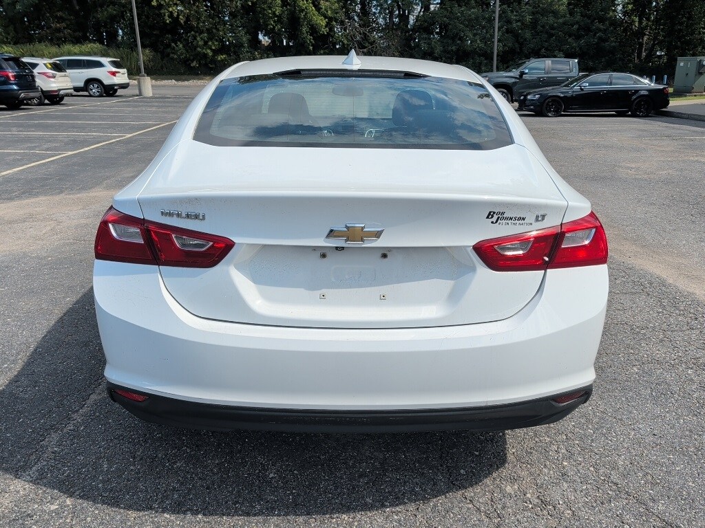 2016 Chevrolet Malibu 1LT photo 2
