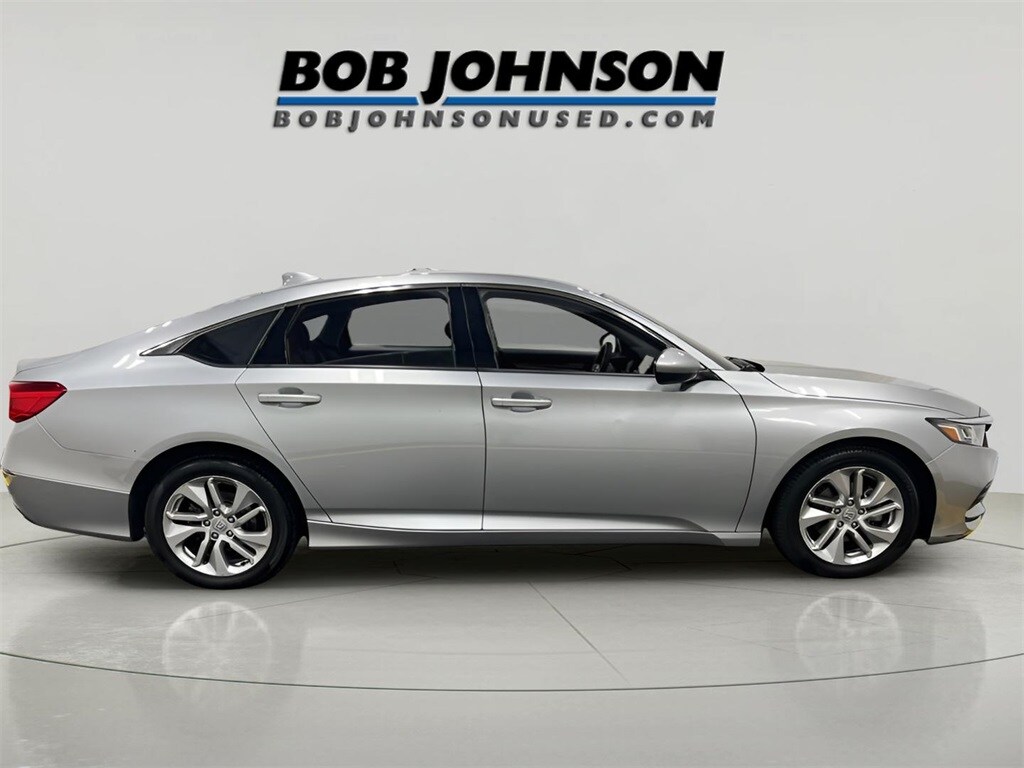 2019 Honda Accord LX 1.5T photo 3