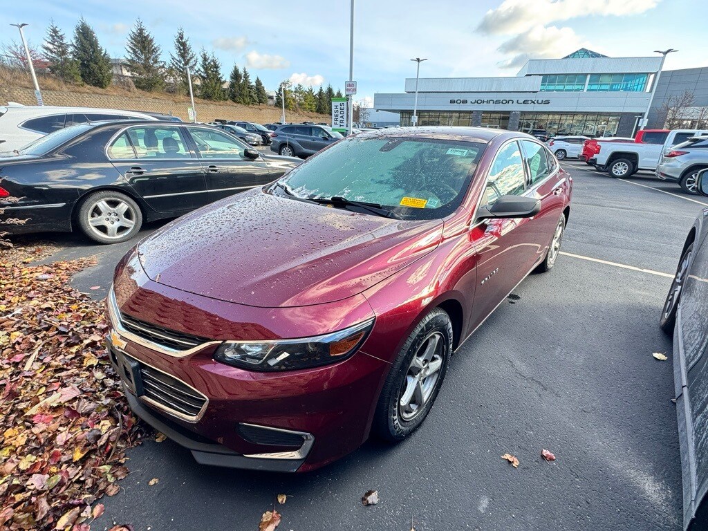 2016 Chevrolet Malibu LS photo 2