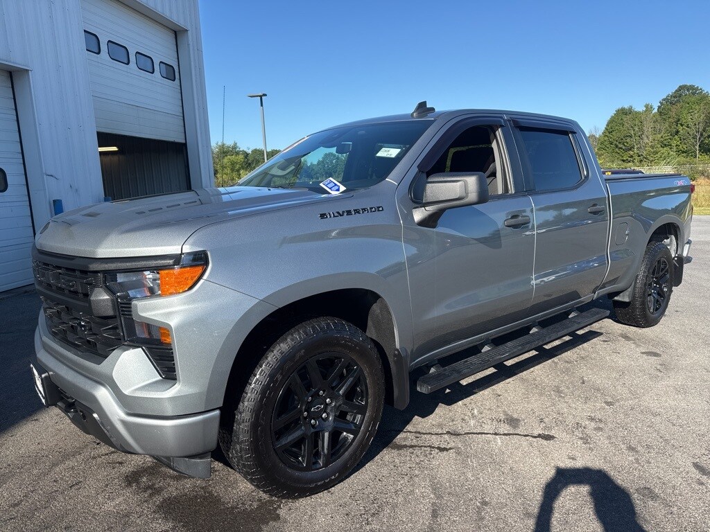 2023 Chevrolet Silverado 1500 Custom photo 3