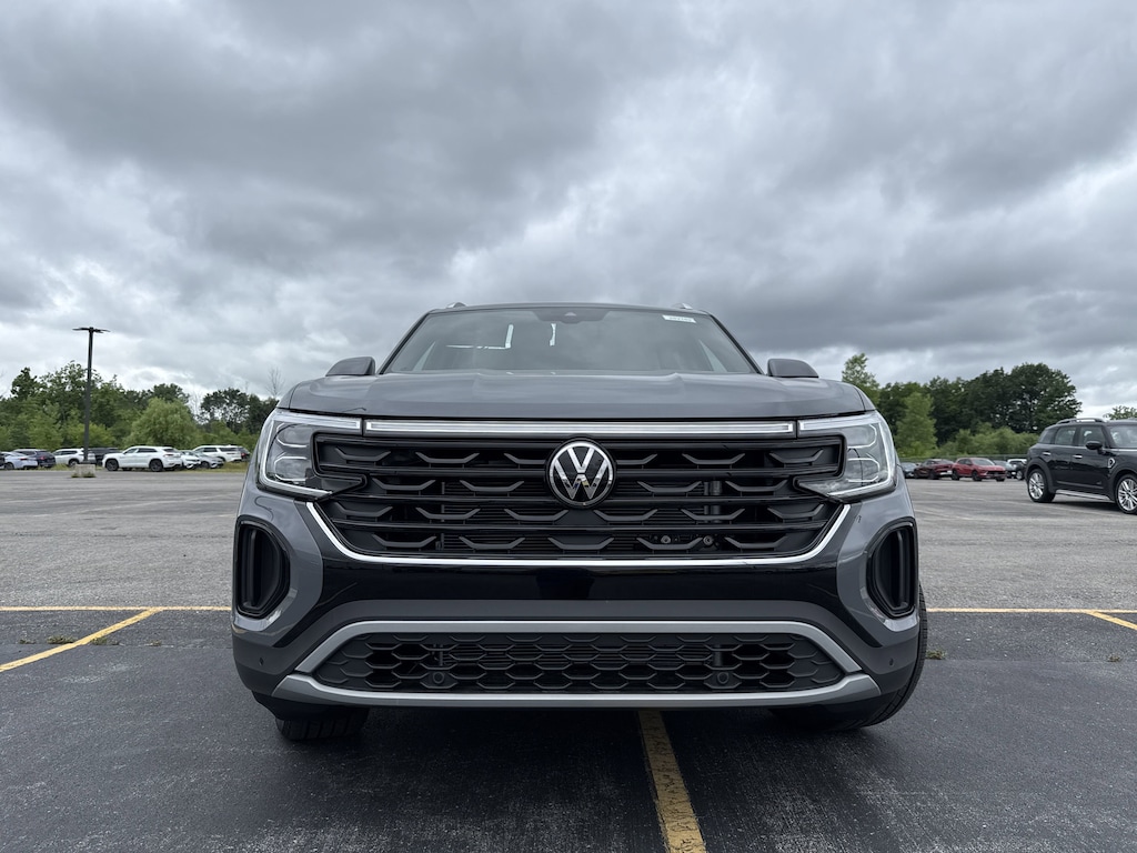 New 2025 Volkswagen Atlas Cross Sport 2.0T SE w/Technology 2.0T SE w/Technology 4MOTION