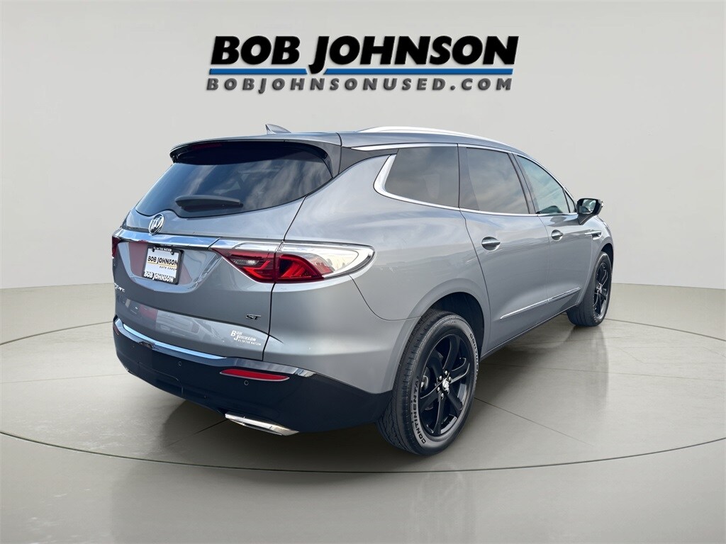 2023 Buick Enclave Essence photo 3