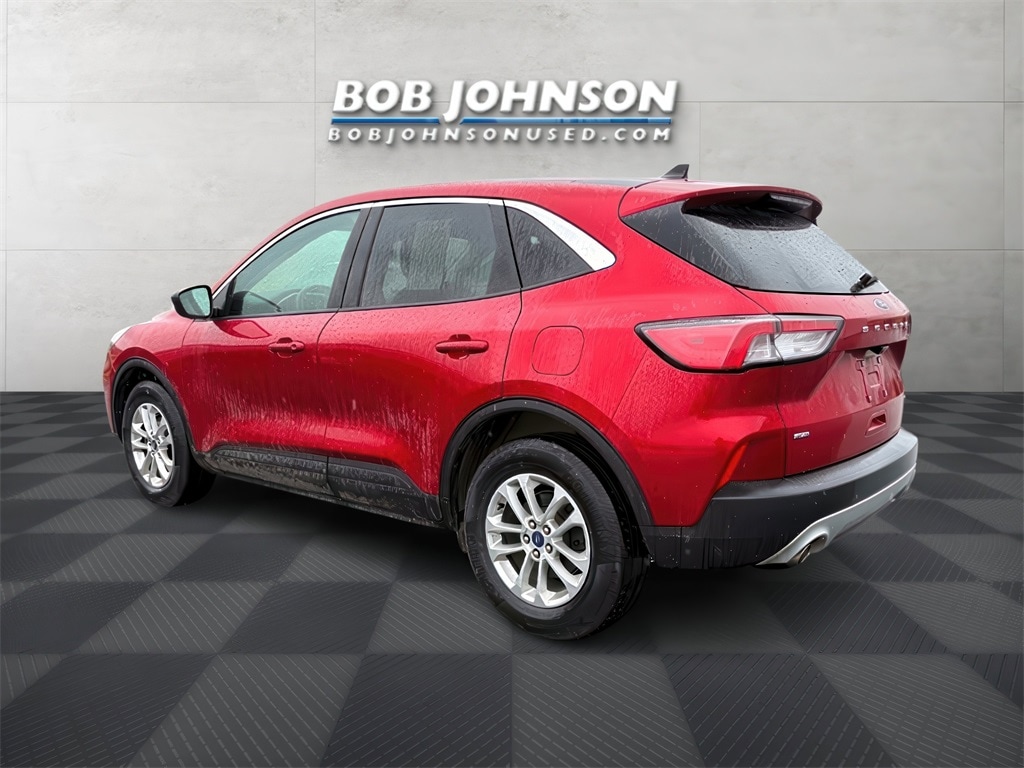 Used 2022 Ford Escape SE with VIN 1FMCU9G63NUA79126 for sale in Rochester, NY