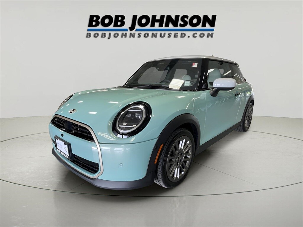 2025 Mini Cooper 2 Door Hardtop photo 2