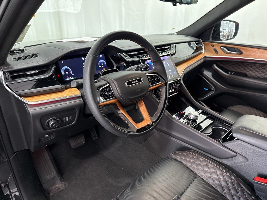 2024 Jeep Grand Cherokee L Summit photo 2