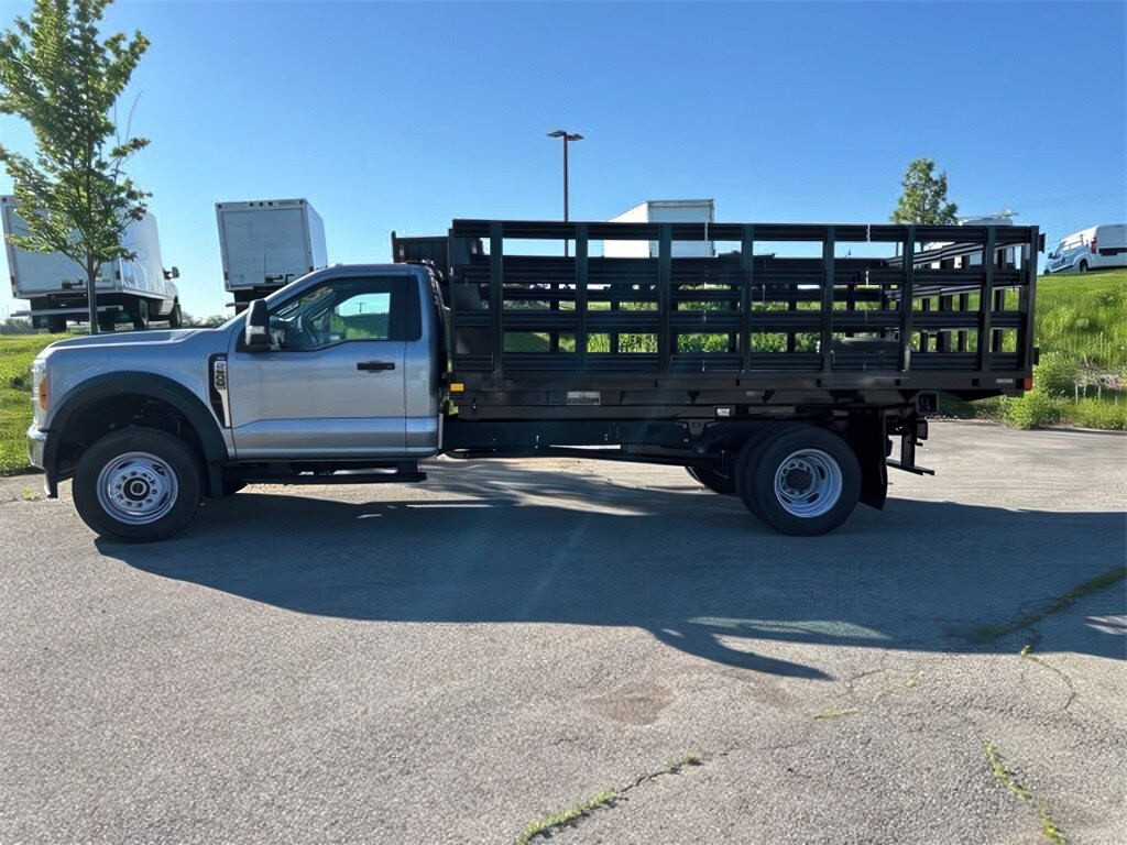 2023 Ford F-600 photo 3