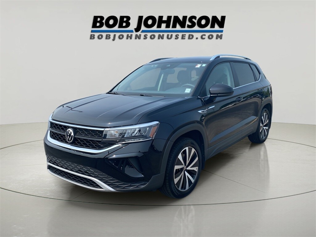 2022 Volkswagen Taos SE photo 3