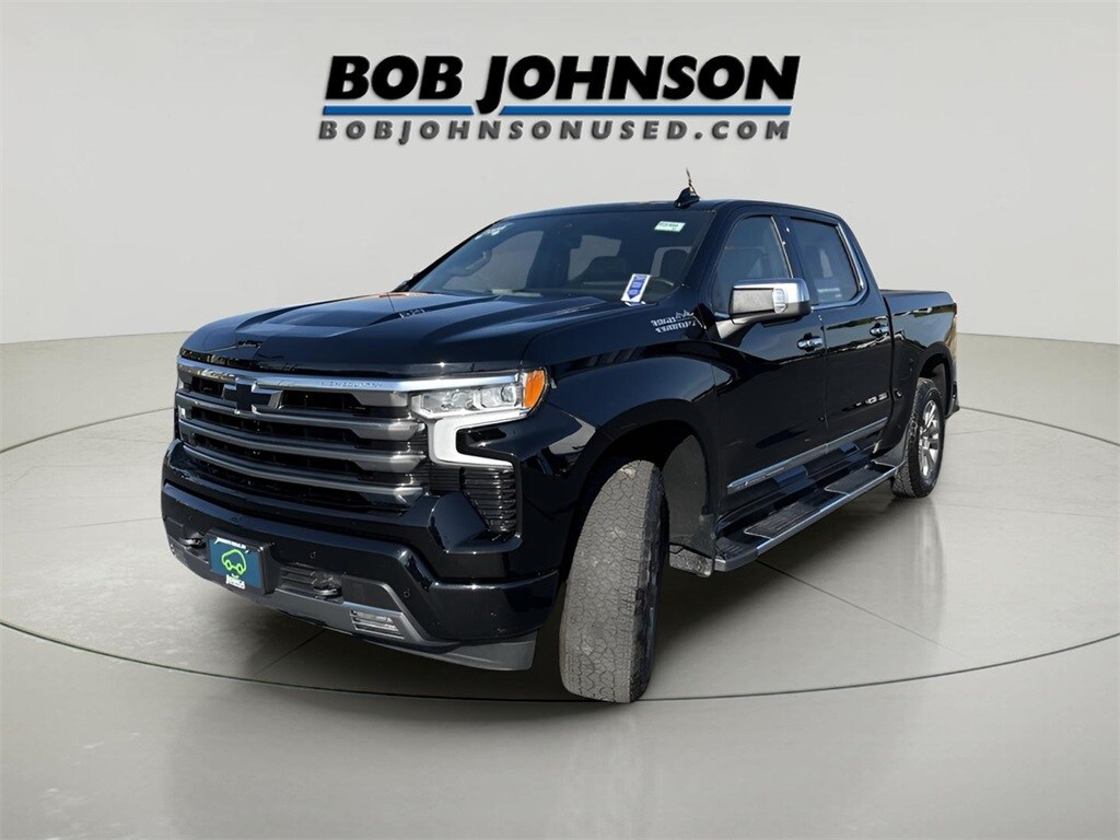 2023 Chevrolet Silverado 1500 High Country photo 3