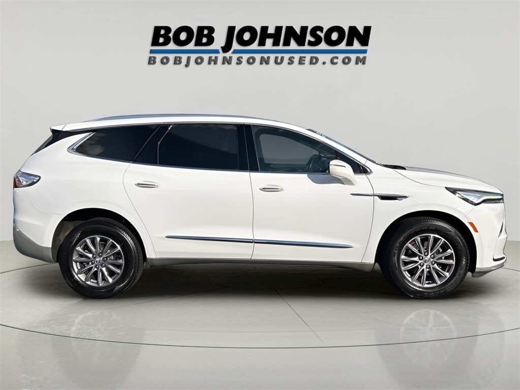 2023 Buick Enclave Essence photo 2