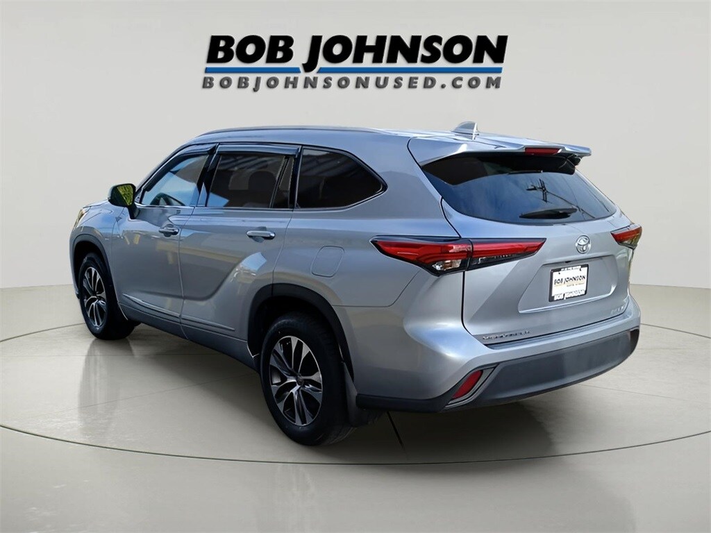 2022 Toyota Highlander XLE photo 3