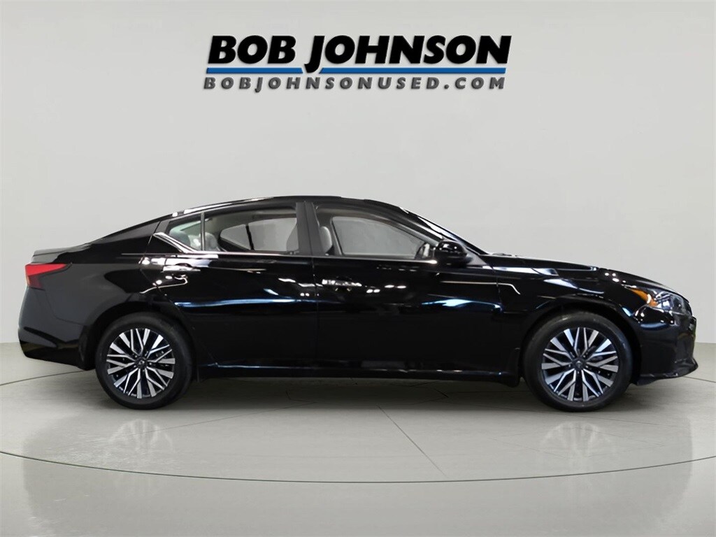 2024 Nissan Altima 2.5 SV photo 3