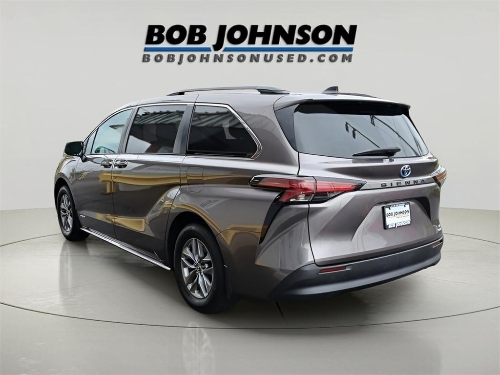 Used 2021 Toyota Sienna LE Minivan/Van