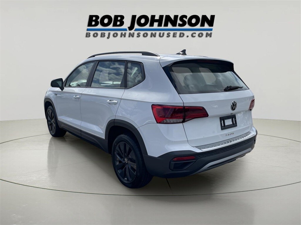 2023 Volkswagen Taos S photo 2