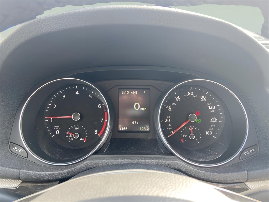 2018 Volkswagen Passat 2.0T SEL Premium photo 3
