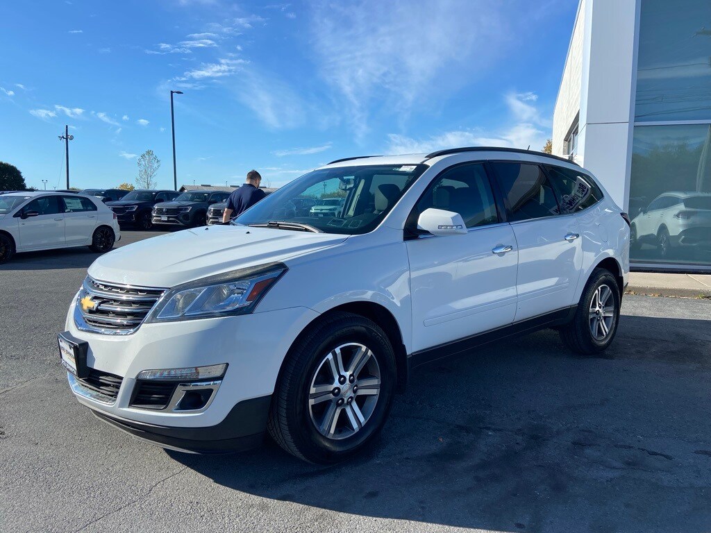 2016 Chevrolet Traverse 1LT photo 3