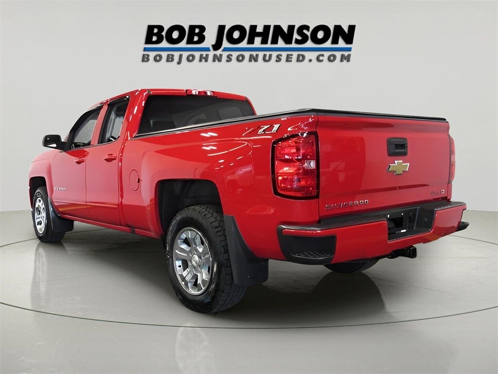 2018 Chevrolet Silverado 1500 LT photo 2