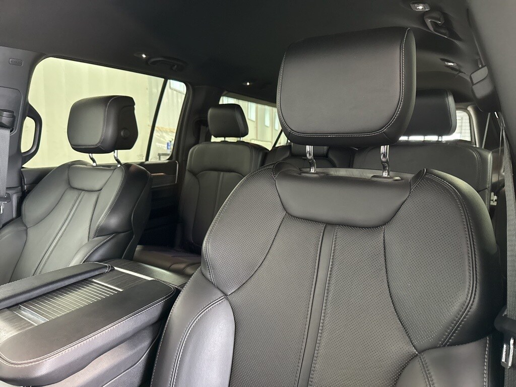 2023 Jeep Wagoneer L Series III photo 3