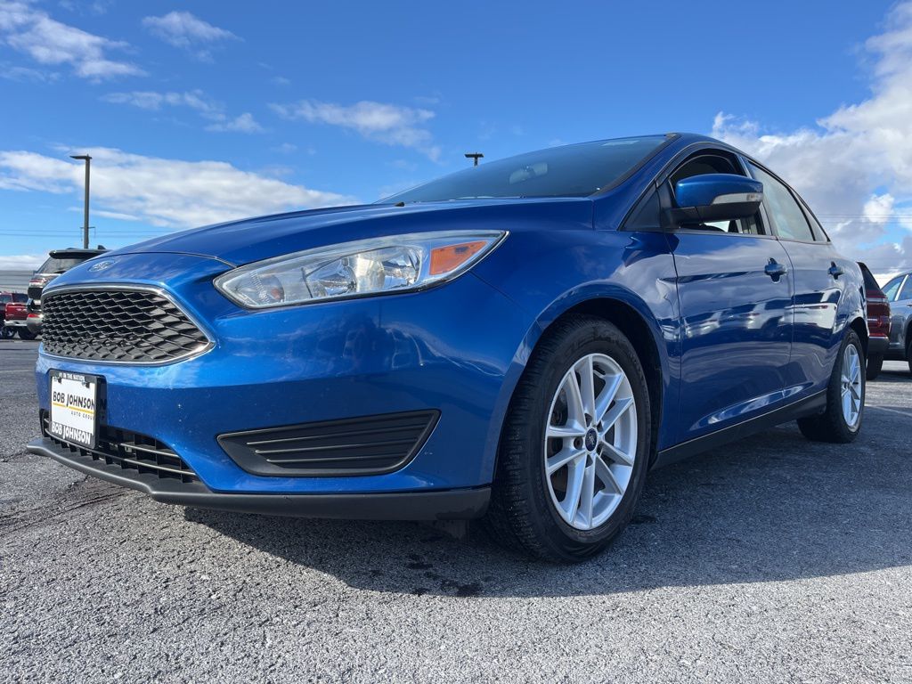 2018 Ford Focus SE photo 2
