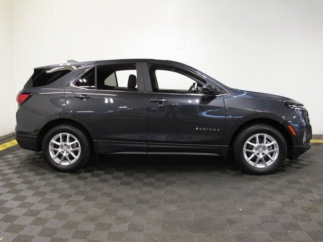 2022 Chevrolet Equinox LT photo 2