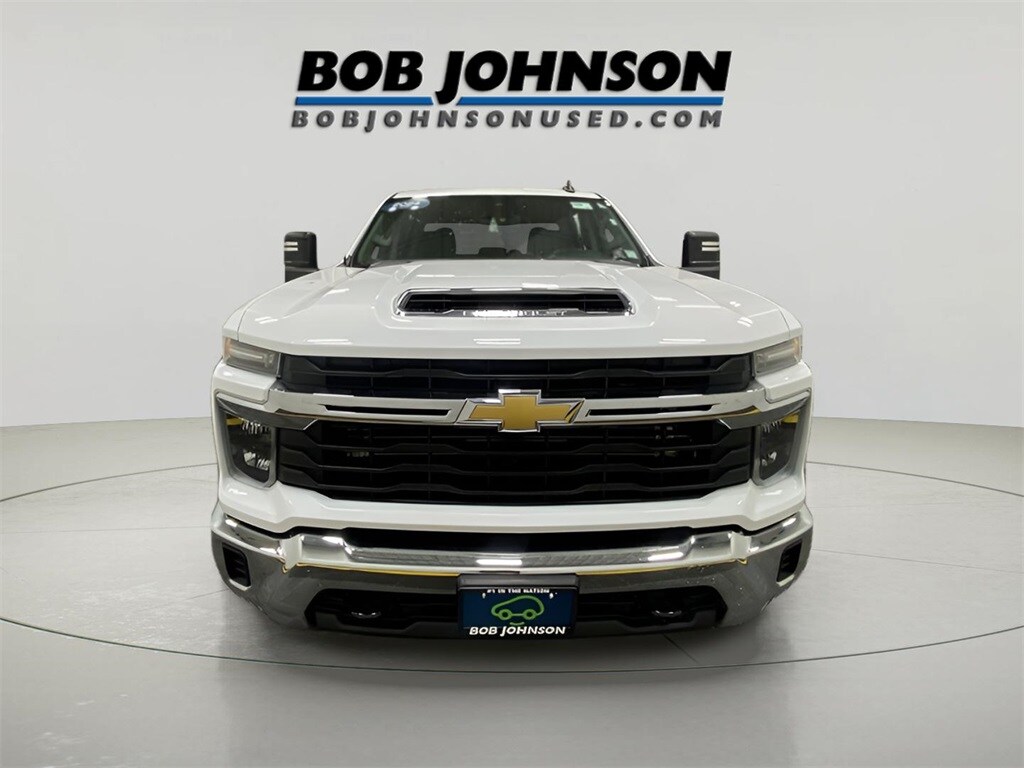 2024 Chevrolet Silverado 2500HD LT photo 2