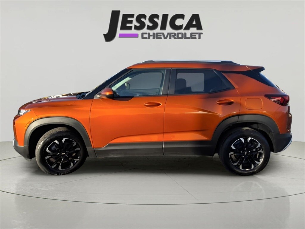 2023 Chevrolet Trailblazer LT photo 2