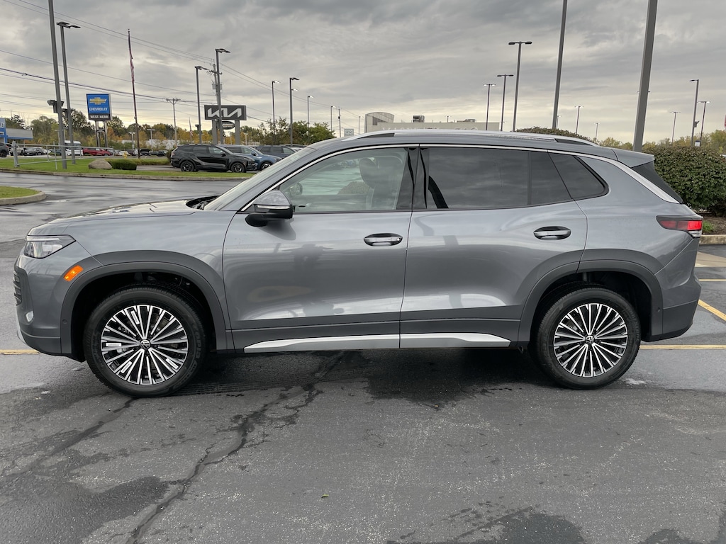 New 2025 Volkswagen Tiguan S 2.0T S 4MOTION