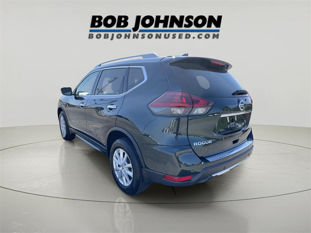 2019 Nissan Rogue SV photo 3