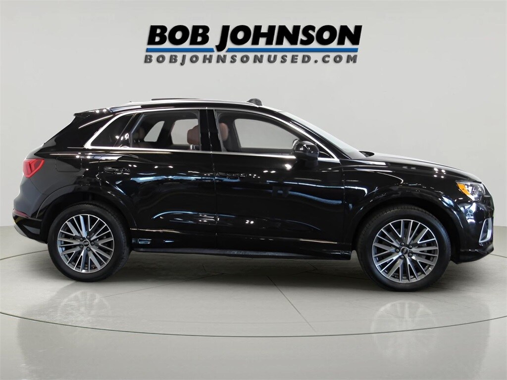 2022 Audi Q3 Premium 40 TFSI photo 4