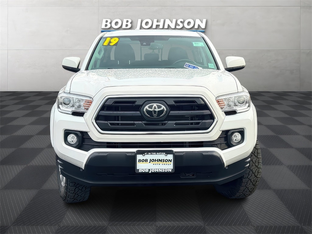 Used 2019 Toyota Tacoma SR5 with VIN 5TFCZ5AN1KX198592 for sale in Rochester, NY