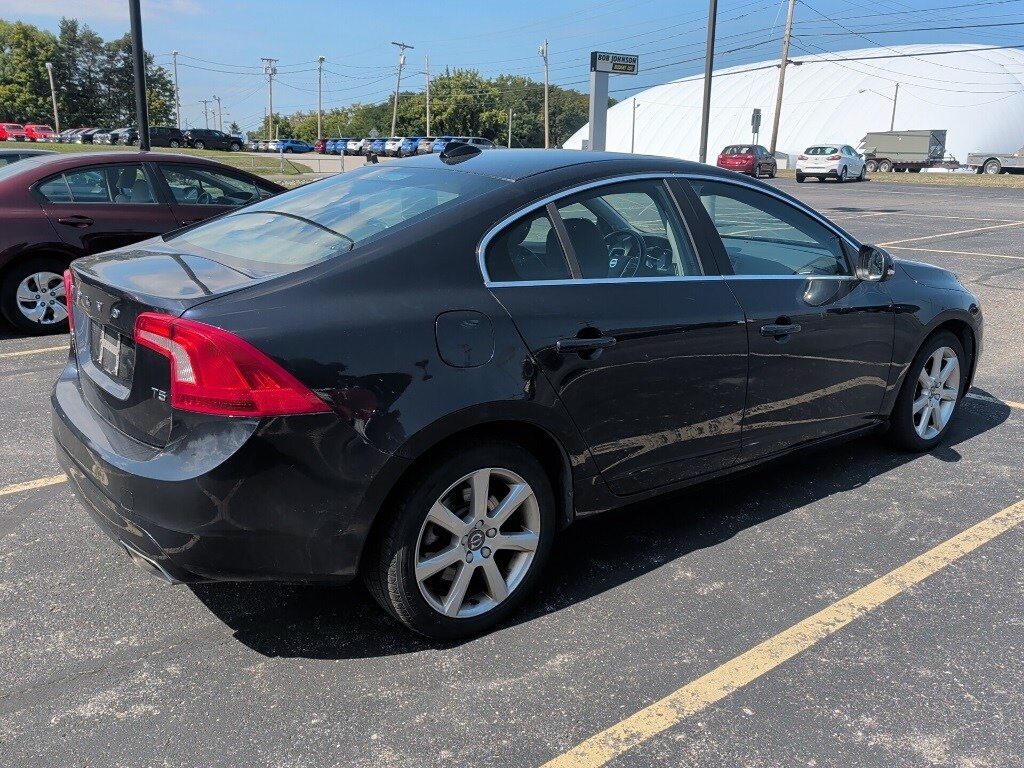 2016 Volvo S60 T5 Drive-E Premier photo 3