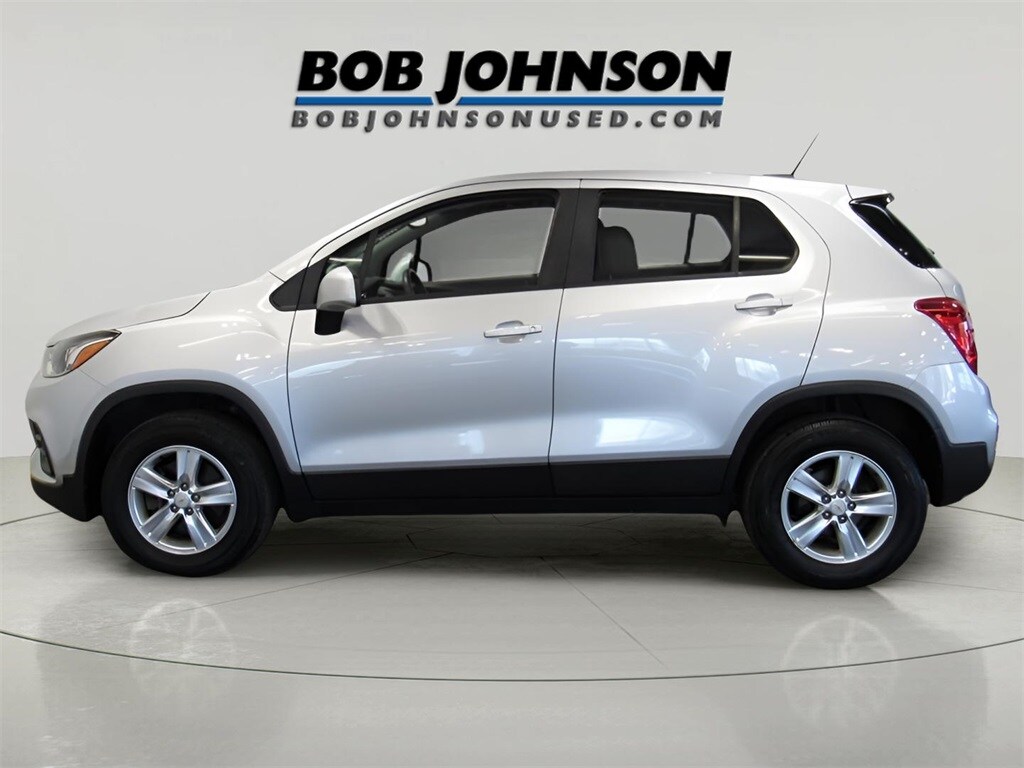 2022 Chevrolet Trax LS photo 4