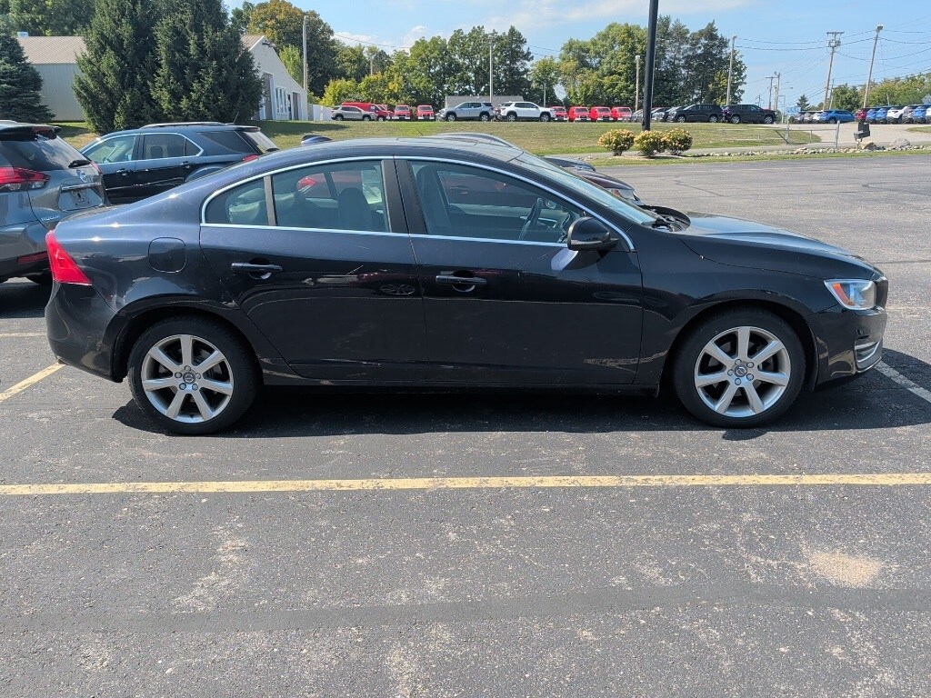2016 Volvo S60 T5 Drive-E Premier photo 2