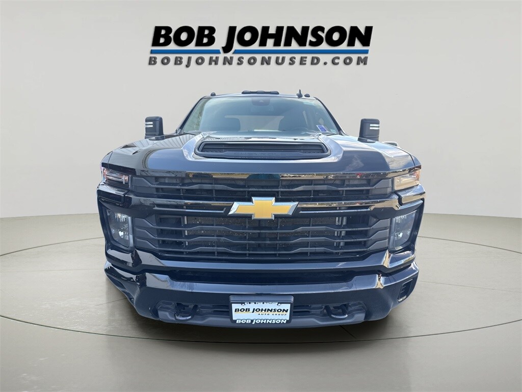 2024 Chevrolet Silverado 2500HD Custom photo 2