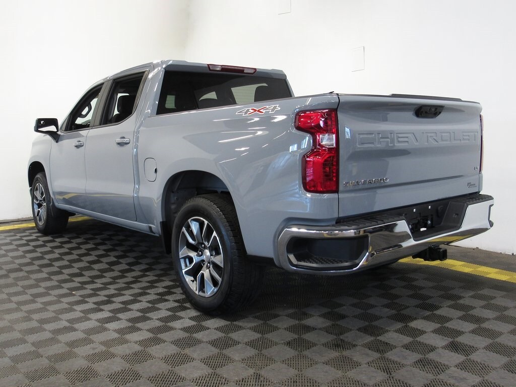 2024 Chevrolet Silverado 1500 LT photo 2