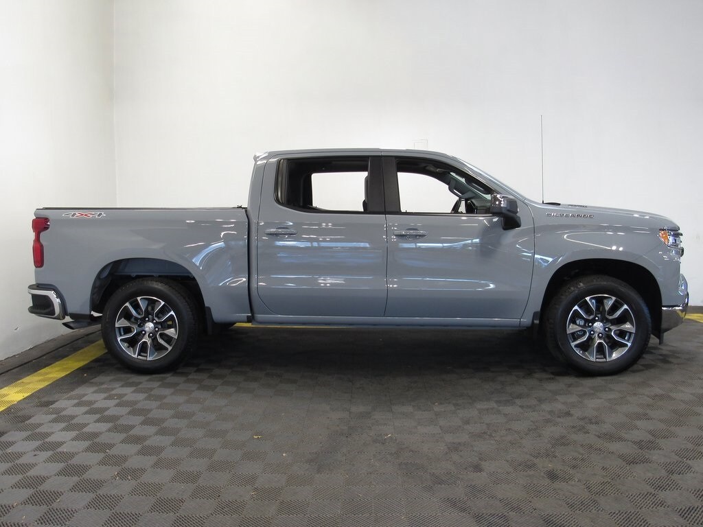 2024 Chevrolet Silverado 1500 LT photo 3