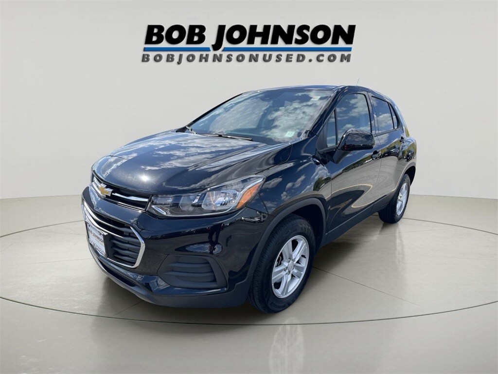 2022 Chevrolet Trax LS photo 2