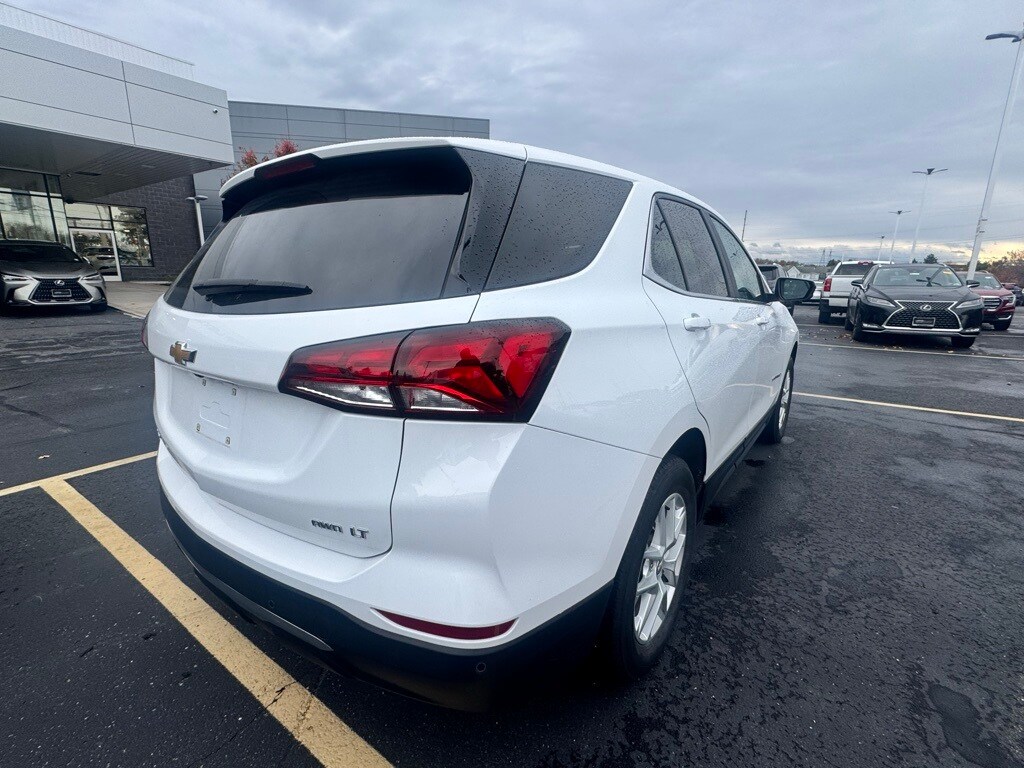 2023 Chevrolet Equinox LT photo 3