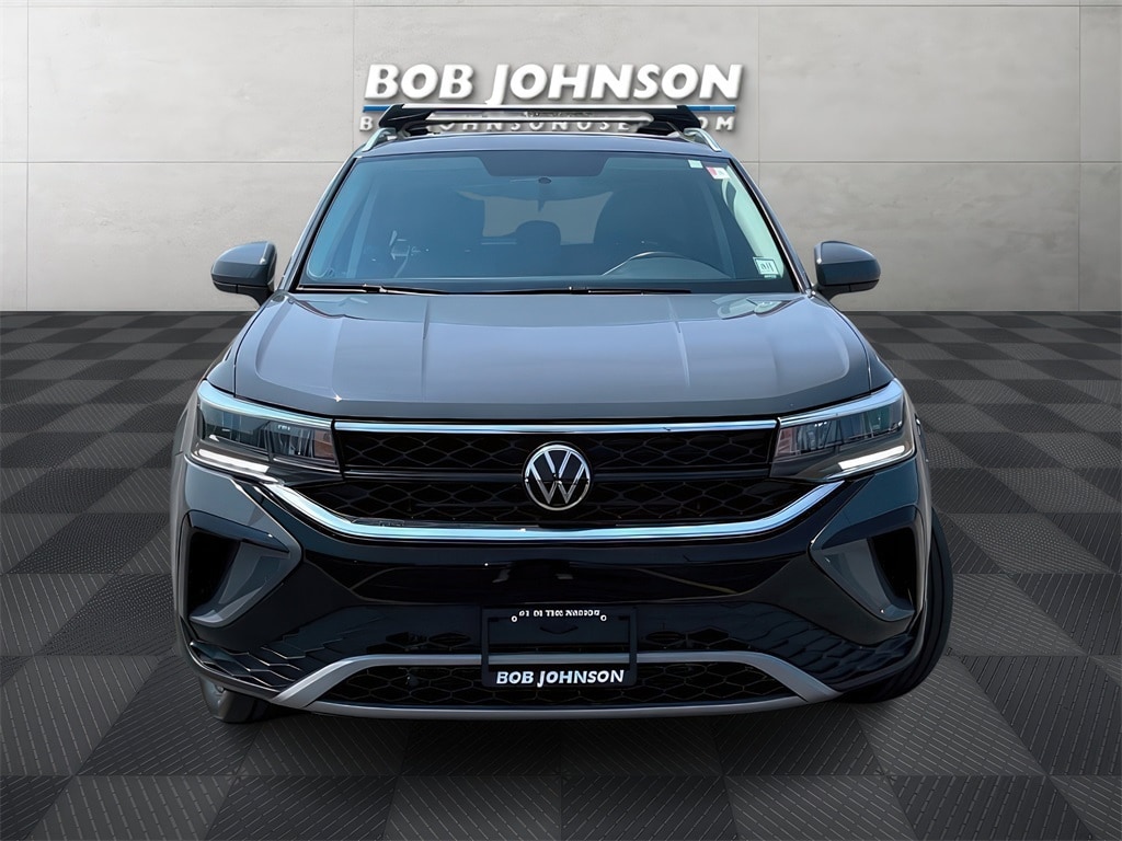 Used 2022 Volkswagen Taos SE with VIN 3VVLX7B25NM082698 for sale in Rochester, NY