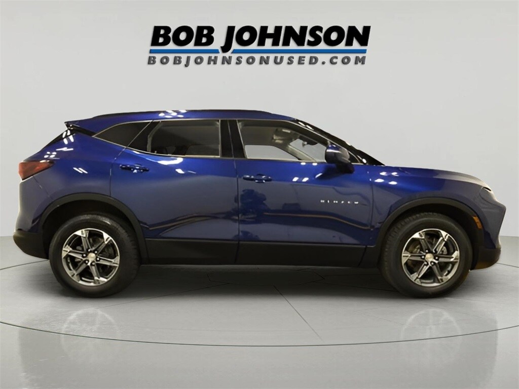 2023 Chevrolet Blazer Leather photo 3