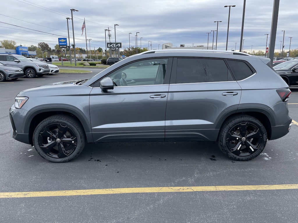 New 2025 Volkswagen Taos SEL SEL 4MOTION