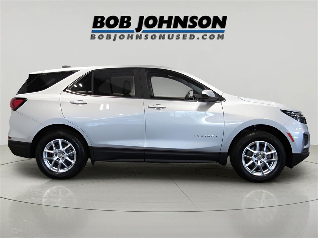 2022 Chevrolet Equinox LT photo 3