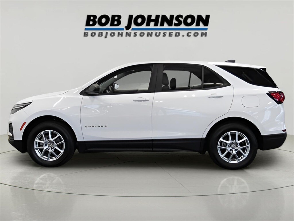 2022 Chevrolet Equinox LS photo 3