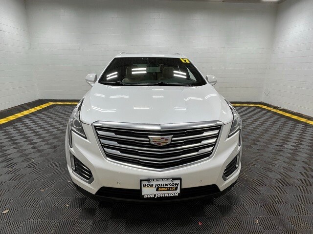 2017 Cadillac XT5 Luxury photo 2