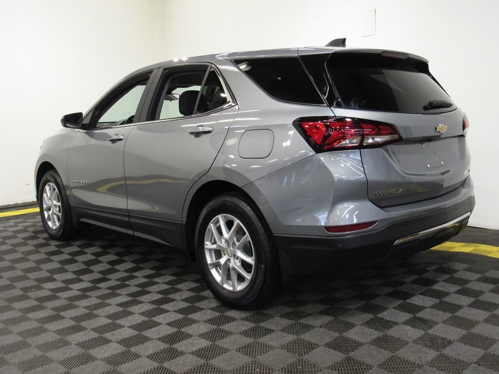 2023 Chevrolet Equinox LT photo 2